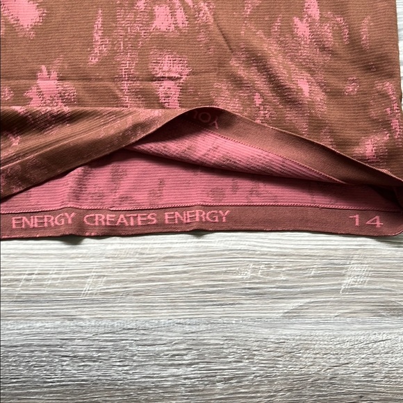 Lululemon Run Swiftly Tech Short Sleeve 2.0 Shirt Women's Sz 14 Brown Rose - Picture 2 of 6